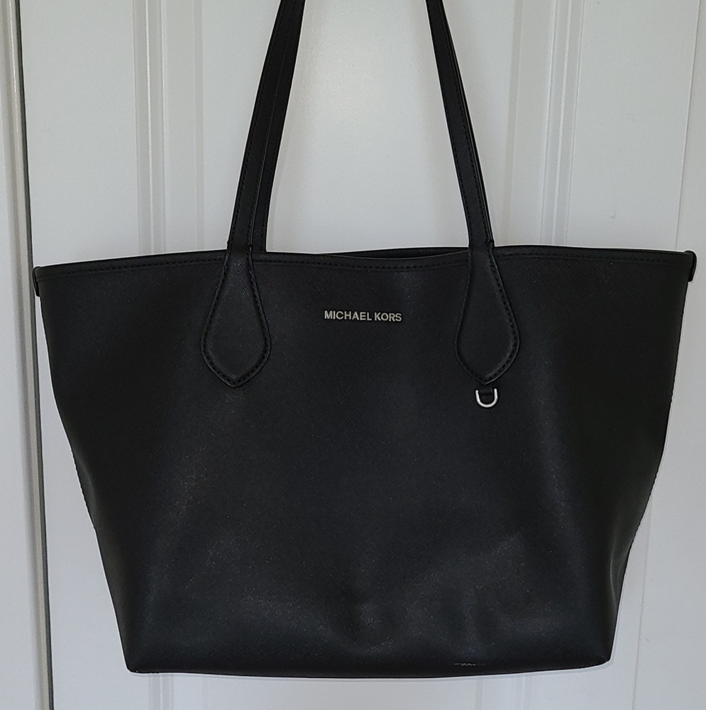 Micheal Kors Tote: Saffiano Leather